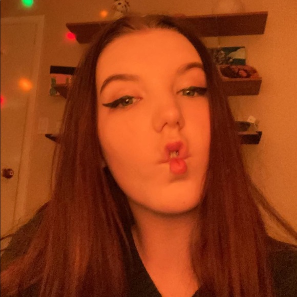 Meet your Posher, Alaina - Picture 2 of 2